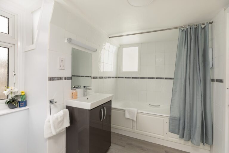 top-bathroom2-2048x1365
